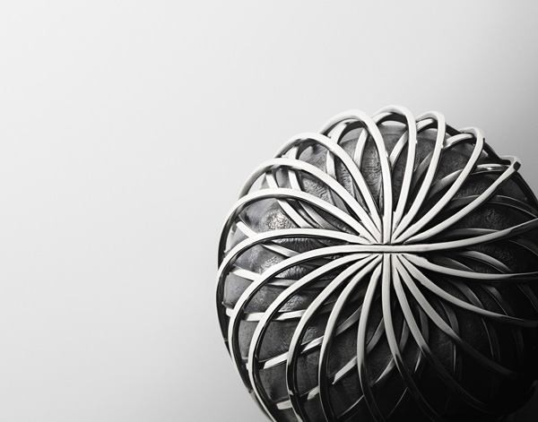 Georg Jensen 與隈研吾呈現KUSA純銀茶具