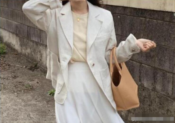 白色西裝外套 白色半身裙