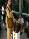 【奢侈品牌】歐洲大牌偽造多 奢侈品市場(chǎng)購(gòu)物須謹(jǐn)慎