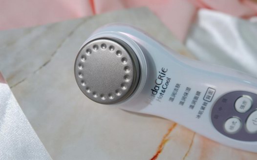 夏天皮膚干燥、泛油、起皮？你需要補水保濕的日立美容儀！
