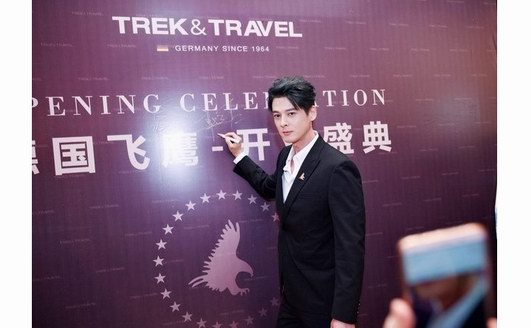 郭品超現(xiàn)身TREK&TRAVEL德國飛鷹新店，見證開業(yè)盛典