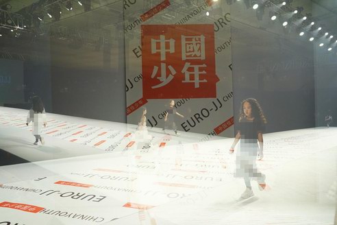 中國少年震撼亮相丨歐恰恰＆恰貝貝2019春夏新品發布會秀場
