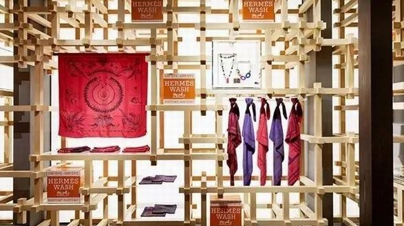愛馬仕、Chanel等頂級奢侈品牌不再高冷：但快閃店是唯一出路嗎