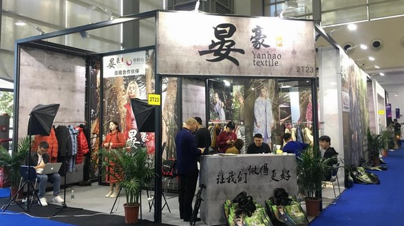 原創(chuàng)羽絨服面料品牌“晏豪”攜手梧桐珆開啟面料新品牌時(shí)代，斬獲訂單500萬(wàn)