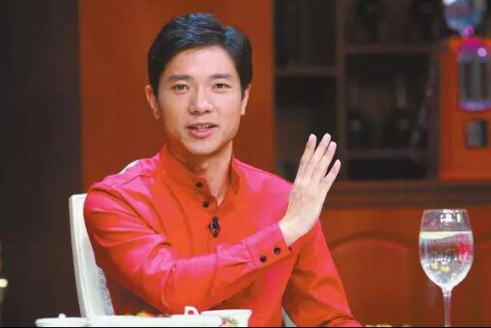 和大佬學(xué)穿衣 看李彥宏這些年的穿衣風(fēng)格