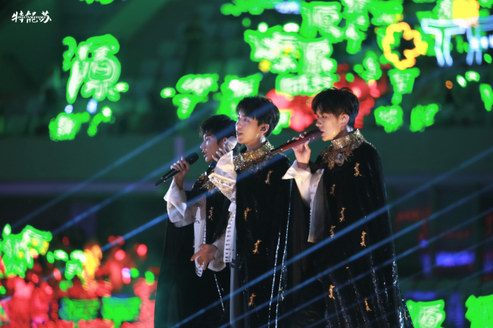 黑金斗篷，為少年加冕，糖心旦TANGXINDAN助陣TFBOYS開場首套戰袍