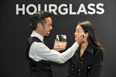 親臨Hourglass秘境，探索高端美妝新定義