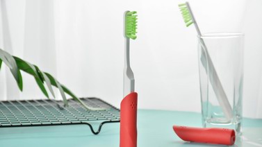 一定要買的潔家勇士魔刷師牙刷，用完再也不想使用電動牙刷了