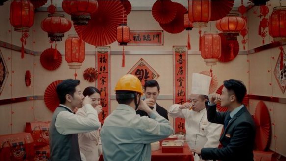 華貿中心：年三十，人三十