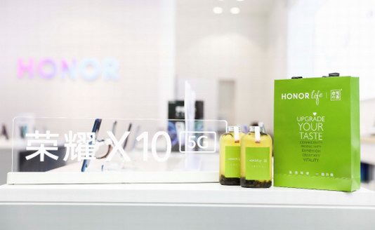 五大原力喚醒你生活升級新元氣，榮耀HONOR life科技潮飲快閃店亮相魔都