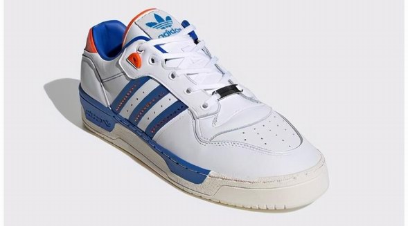 施華洛世奇攜手adidas Originals打造經(jīng)典款運(yùn)動鞋
