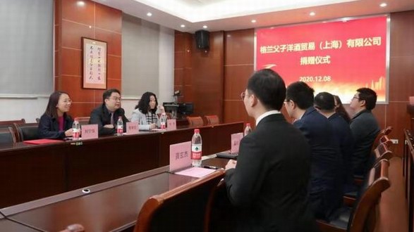 并肩前行，攻克時艱：格蘭父子積極抗