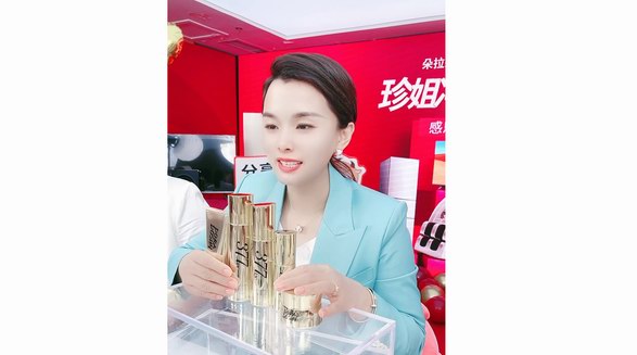 快手標桿力量 ▎朵拉朵尚李海珍斬獲“年度優秀主播”、“年度影響力主播”雙重大獎！