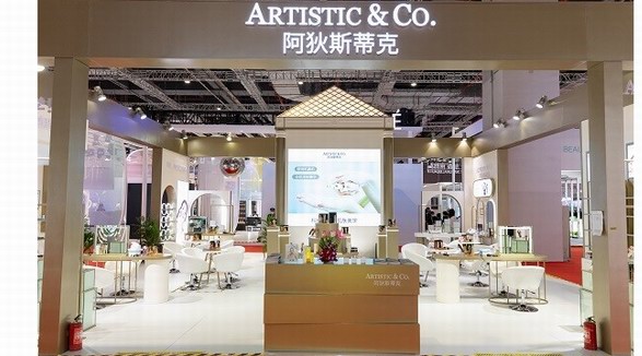 ARTISTIC&CO.阿狄斯蒂克首次亮相進博會，宙斯男士美容儀引關注