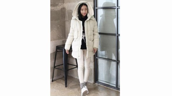 羽絨服配牛仔褲好看嗎？6款搭配示范，小仙女們心動了嗎
