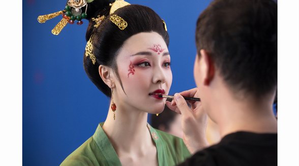 傳承東方美學丨毛戈平美妝攜手河南衛視，共同演繹盛唐“紅妝”之美