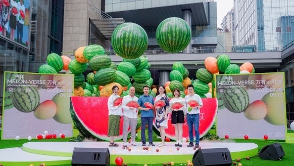 成都IFS“the MELON-VERSE 萬有xi引力” 沉浸式互動藝術展非凡開啟
