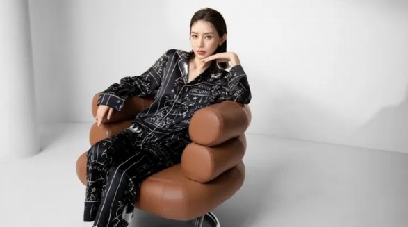 SILKY MIRACLE品牌摯友應青藍演繹藝術聯名系列