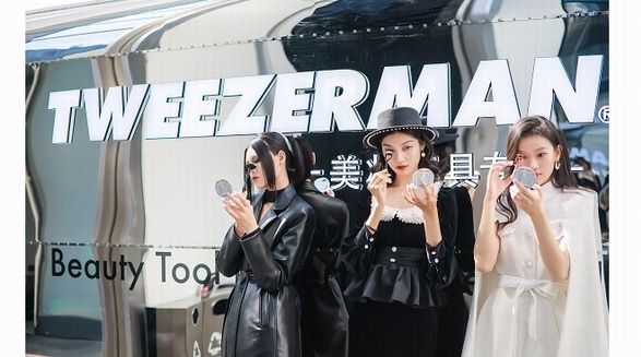 美妝工具專家TWEEZERMAN聯動Little B 魅力咖啡車打造完美“眼”技