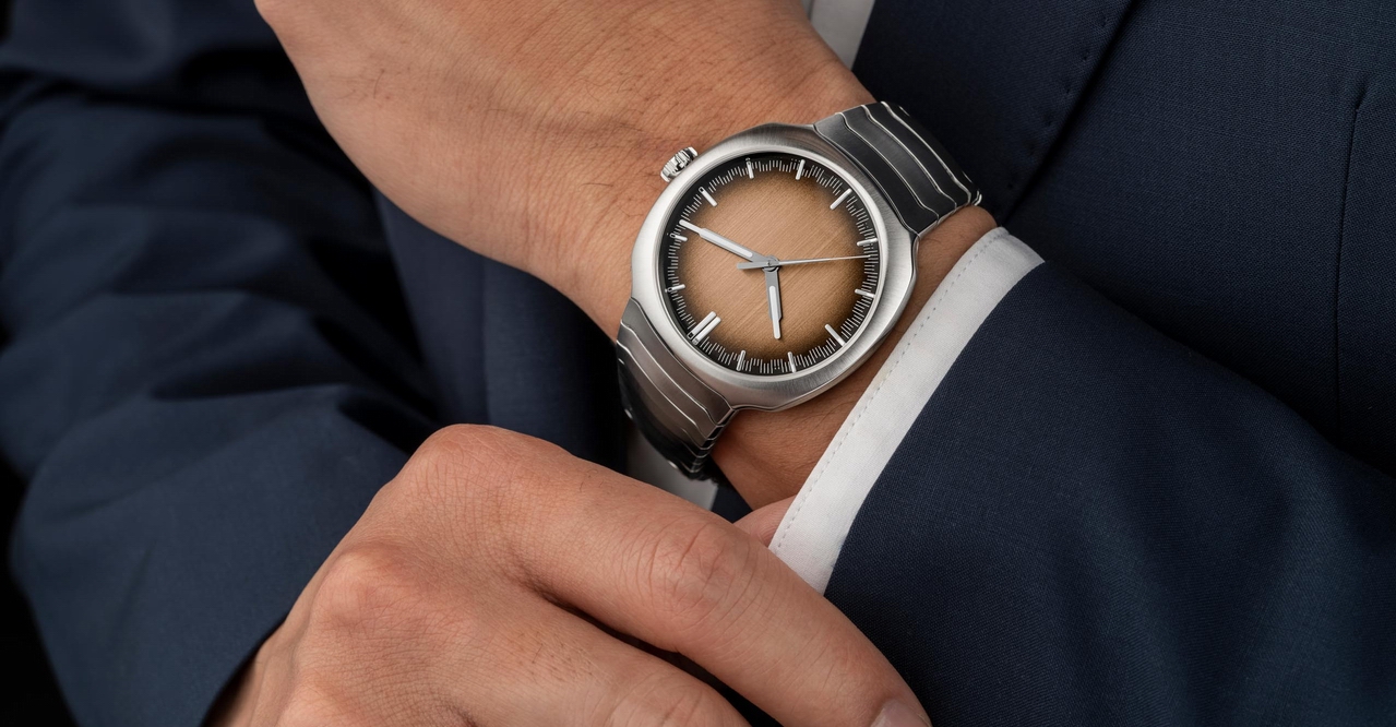 煙熏三文魚色現身H. Moser & Cie.亨利慕時疾速者大三針腕表