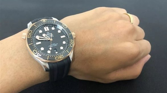 它，最“豪華”的歐米茄海馬300米潛水表