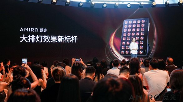 院線級“大能量+精準波長”AMIRO覓光大排燈Max打造光療產品新標桿