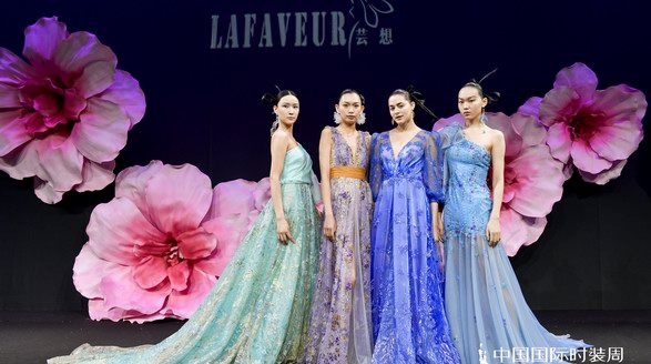 LAFAVEUR蕓想「繁花之約」中國(guó)國(guó)際時(shí)裝周驚艷綻放