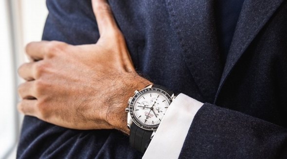 佩戴分享：歐米茄全新超霸專業月球表白盤款