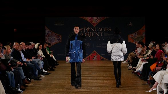 唯一受邀羽絨服品牌，雅鹿榮耀綻放法國盧浮宮