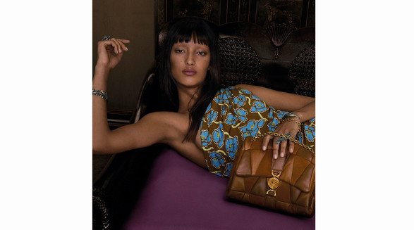 VERSACE 2025春夏系列，于斑斕色彩中迸發盎然生機