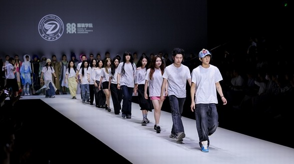 浙江理工大學服裝學院攜“共生未來”主題作品亮相2025中國國際大學生時裝周