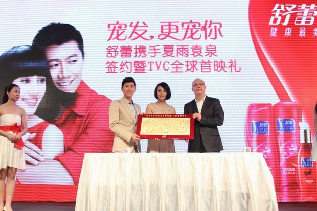 對夫妻寵愛理念的共識是雙方合作的基礎，只是不知由于發布會上的尷尬事，夏雨回去又要施展多少“寵愛大法”了