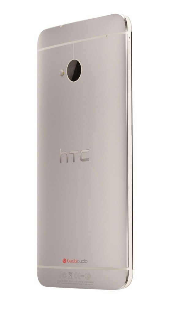 時尚向科技致敬 新一代HTC One演繹金屬美學