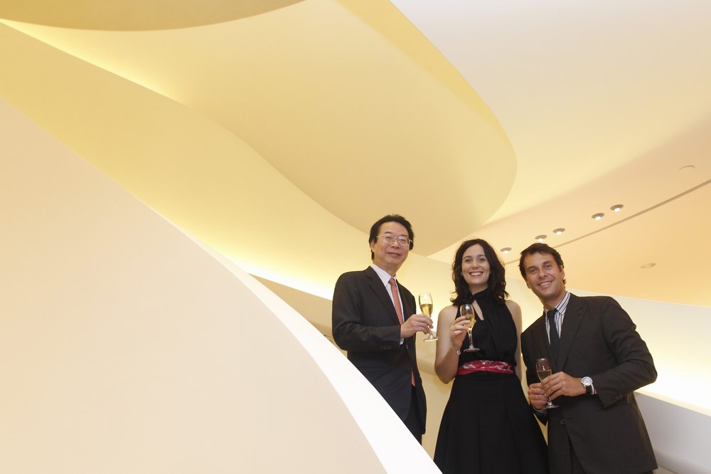 Hermes愛馬仕上海恒隆廣場專賣店拓店新貌開幕：愛馬仕北亞區董事總經理Florian CRAEN（柯睿涵）先生，愛馬仕中國區總裁雷榮發先生以及愛馬仕上海恒隆專賣店經理Laurence Misseri女士共同舉杯，慶賀愛馬仕恒隆廣場專賣店拓店新貌開幕