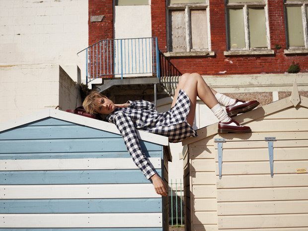 馬汀博士Dr.Martens 品牌英產(chǎn)復(fù)古風(fēng)夏日重現(xiàn)MIE系列鞋款