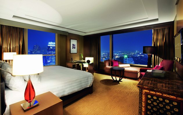 Sofitel Bangkok Sukhumvit曼谷索菲特素坤逸酒店的行政套房