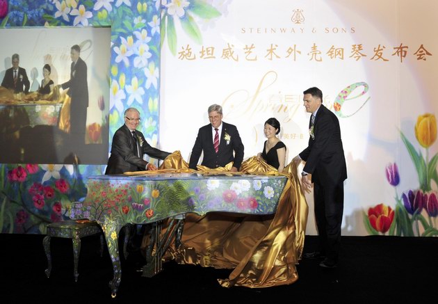 鋼琴之王施坦威（Steinway & Sons）呈現藝術外殼鋼琴“春日時光” 