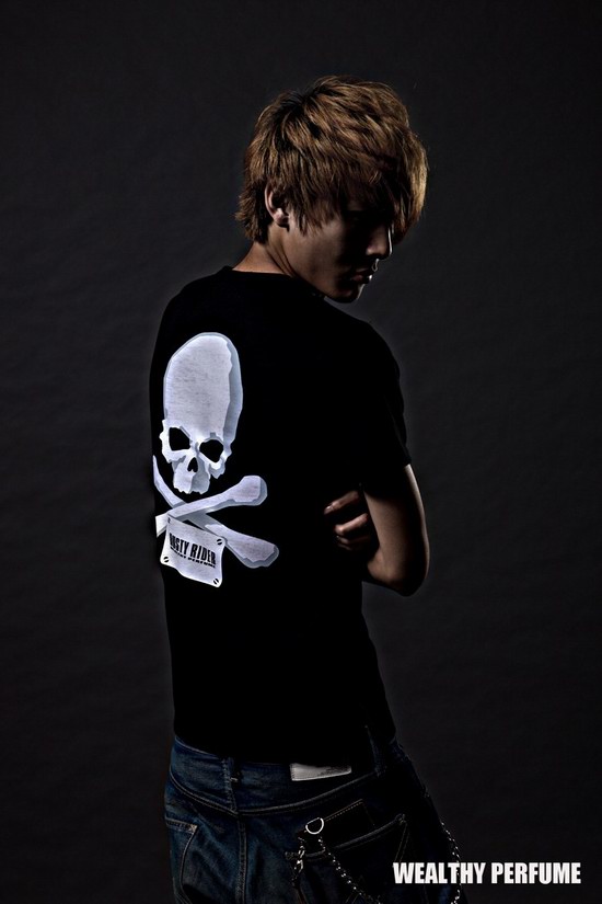 潮流設計集團WP主理的大人氣品牌WEALTHY PERFUME發布了 12 SPRING/SUMMER LOOKBOOK