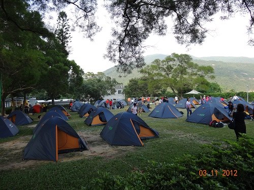 香港大潭童軍中心營地上，搭建了過百戶外帳篷。