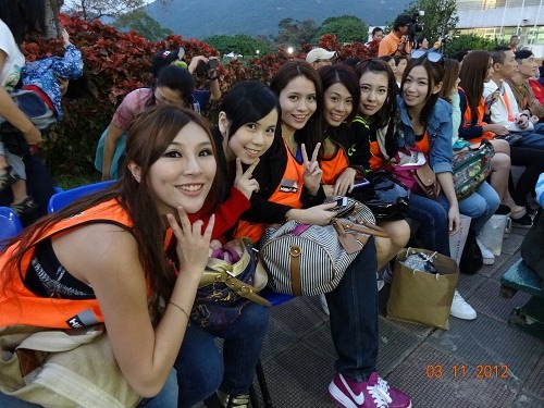 2012中國小姐大賽香港賽區最后十強入圍佳麗出席支持。