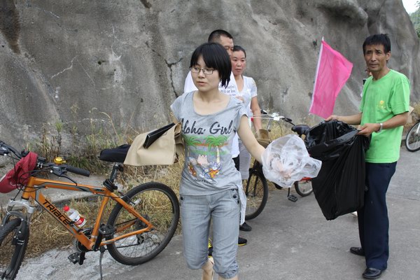 9月1日，浦江國際開元大酒店舉行了“開元自行車騎行日”綠色騎行活動，以騎自行車、撿拾仙華水庫邊垃圾等形式，倡導(dǎo)“低碳、綠色、環(huán)保”的生活方式。