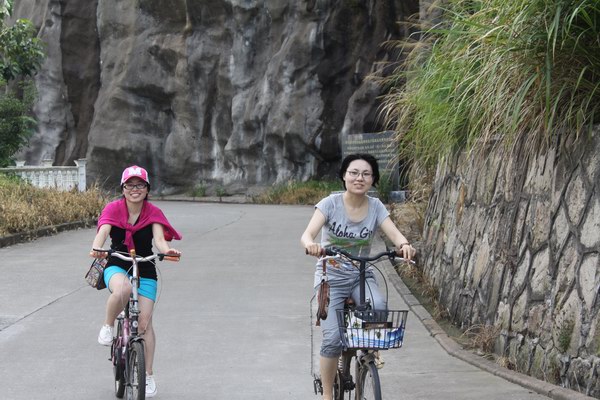9月1日，浦江國際開元大酒店舉行了“開元自行車騎行日”綠色騎行活動，以騎自行車、撿拾仙華水庫邊垃圾等形式，倡導(dǎo)“低碳、綠色、環(huán)保”的生活方式。