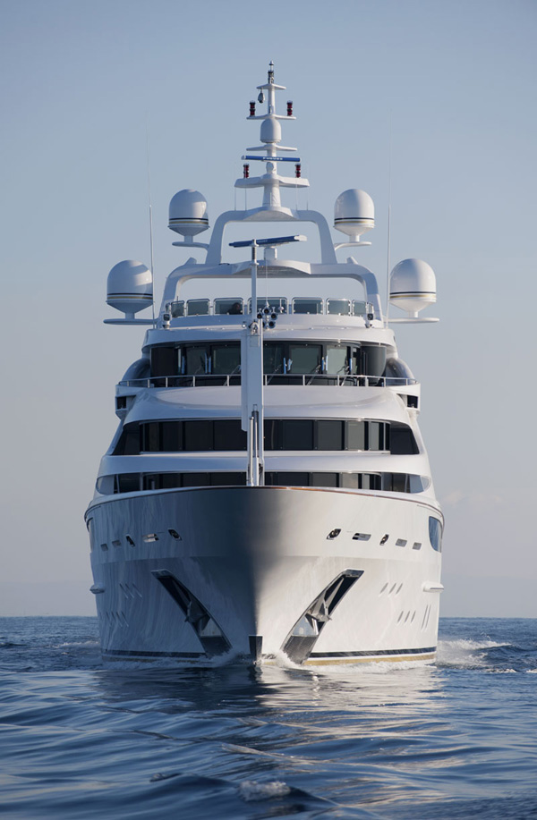 Benetti 定制超級(jí)游艇「Diamonds Are Forever」