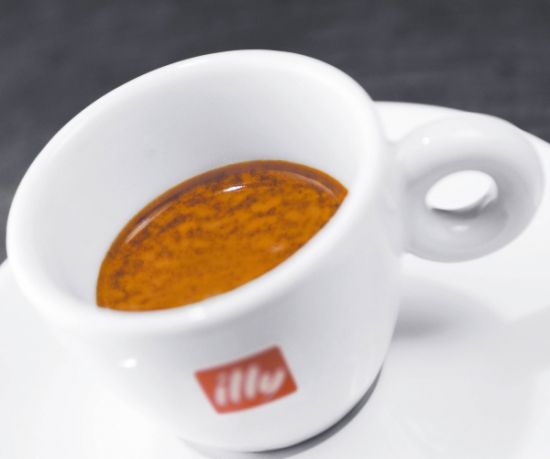 理想水溫下煮出來的 Espresso 呈很深的紅棕色，表面的泡沫會有暗褐色斑點(意大利人把它稱為“el tigre(老虎斑紋)”，而且泡沫厚度應該在4毫米以上