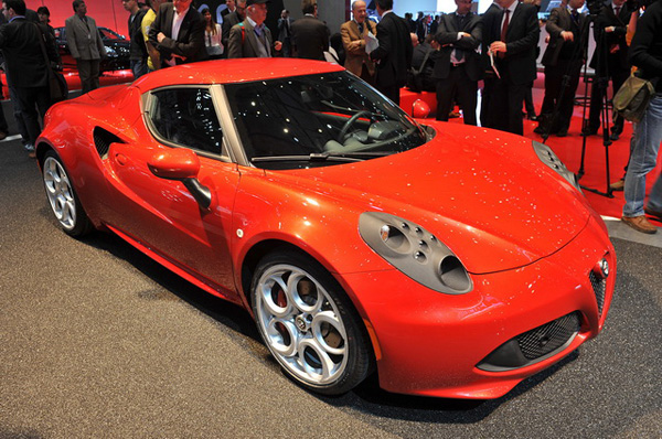 Alfa Romeo 4C 跑車量產版現身日內瓦車展