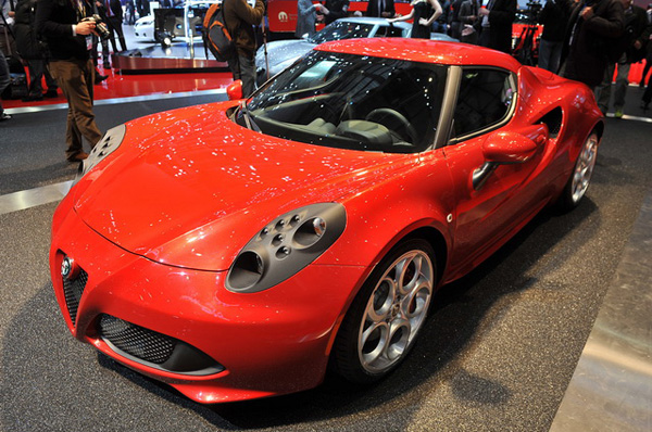 Alfa Romeo 4C 跑車量產版現身日內瓦車展