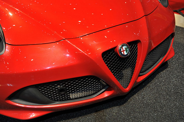 Alfa Romeo 4C 跑車量產版現身日內瓦車展