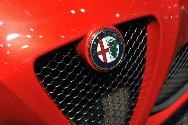 Alfa Romeo 4C 跑車量產版現身日內瓦車展