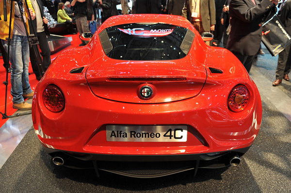 Alfa Romeo 4C 跑車量產版現身日內瓦車展