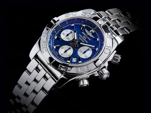 Breitling（百年靈）推「自閉癥關愛月」限量版腕表